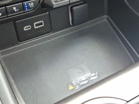 Used 2022 GMC Yukon SLT w/ SLT Premium Package image 30