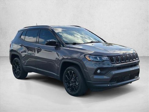 Used 2024 Jeep Compass Latitude w/ Convenience Group AWD/4WD image 3