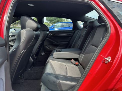 Used 2018 Honda Accord Sport image 13