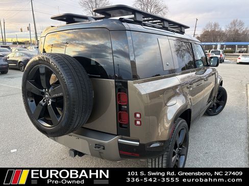 Used 2024 Land Rover Defender 110 X-Dynamic SE image 5