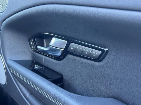 Used 2018 Land Rover Range Rover Evoque SE Premium image 8