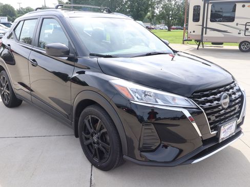Used 2023 Nissan Kicks SV w/ Interior Electronics Package FWD image 3