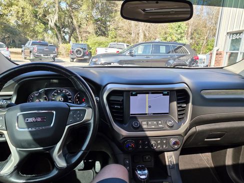 Used 2019 GMC Acadia Denali w/ Technology Package AWD/4WD image 13