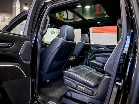 Used 2022 Cadillac Escalade ESV Sport image 19