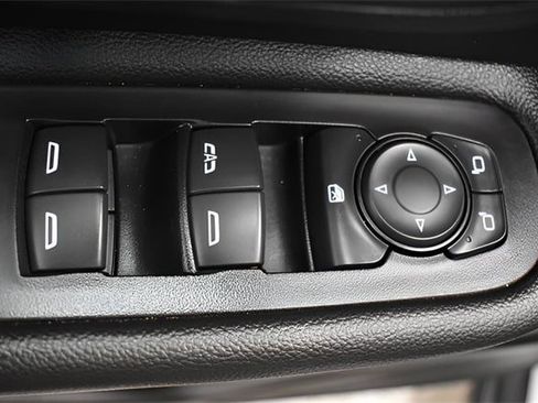 Used 2024 GMC Terrain SLT image 23