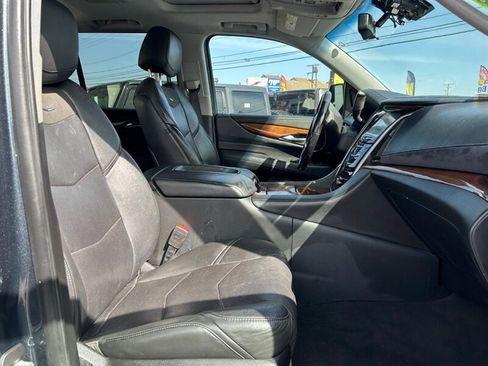 Used 2019 Cadillac Escalade Luxury RWD image 17
