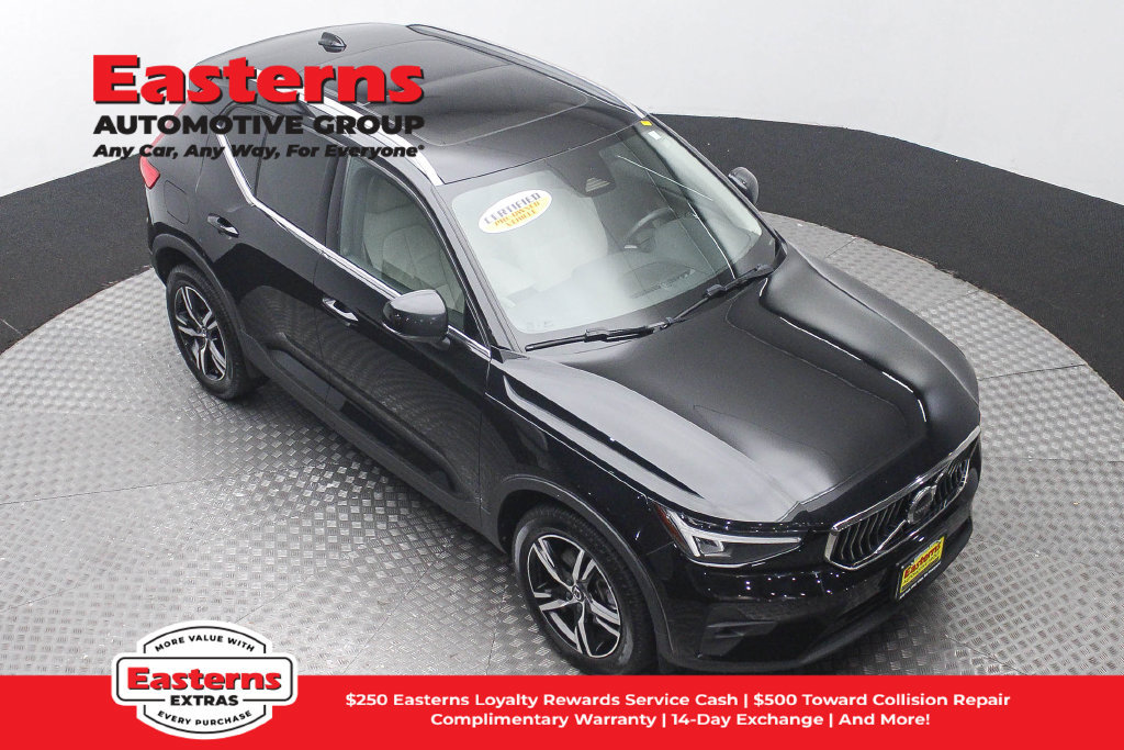 Used 2023 Volvo XC40 B5 Plus AWD/4WD image 4