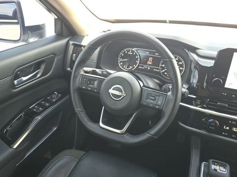 Used 2025 Nissan Pathfinder SL w/ SL Premium Package image 37