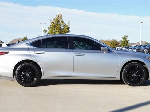 Used 2024 Lexus ES 250 w/ Premium Package image 10