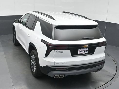 Used 2026 Chevrolet Traverse LT FWD image 39