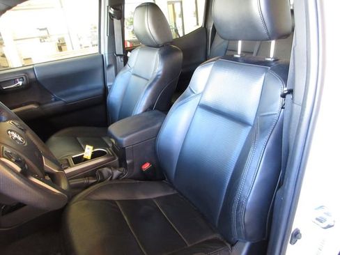 Used 2021 Toyota Tacoma TRD Sport w/ TRD Premium Sport Package image 7