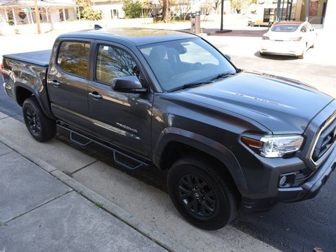 Used 2020 Toyota Tacoma SR5 image 40