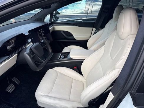 Used 2022 Tesla Model X Plaid image 7