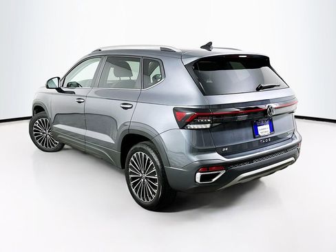 Used 2025 Volkswagen Taos SE FWD image 7