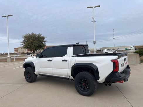 Used 2025 Toyota Tacoma TRD Sport image 5