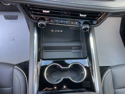 New 2026 Chevrolet Suburban Premier image 21