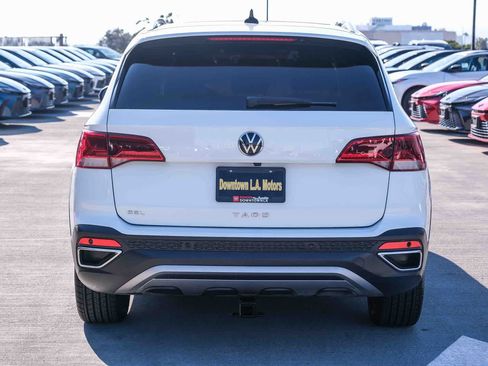 Used 2022 Volkswagen Taos SEL w/ Panoramic Sunroof Package FWD image 5