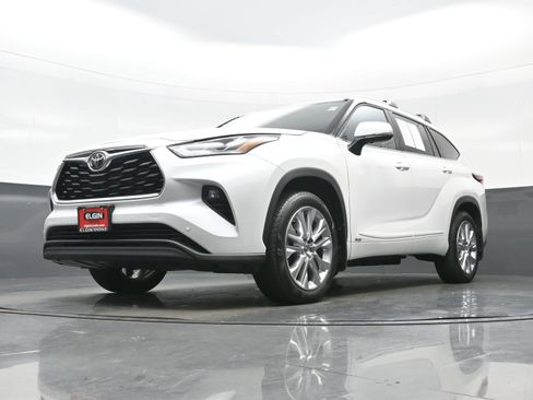 Used 2025 Toyota Highlander Limited AWD/4WD image 30