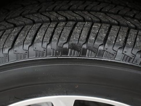 Used 2024 Chevrolet Equinox LT image 27