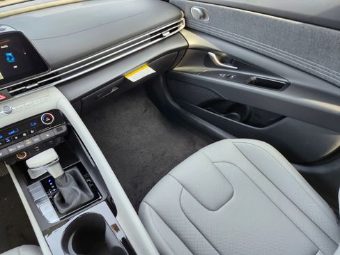 New 2026 Hyundai Elantra Limited FWD image 15