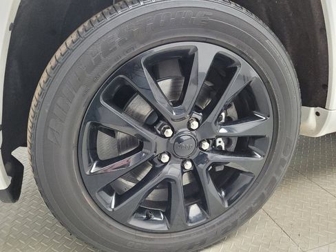 Used 2021 Jeep Grand Cherokee Laredo X AWD/4WD image 31