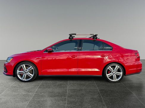 Used 2017 Volkswagen Jetta GLI FWD image 2