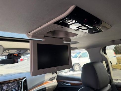 Used 2019 Cadillac Escalade Luxury w/ LPO, Radiant Package image 22