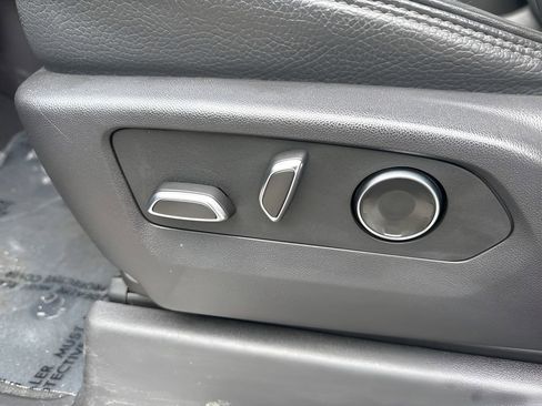 Used 2025 GMC Sierra 3500 Denali w/ Denali Reserve Package image 10