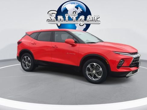 Used 2025 Chevrolet Blazer LT AWD/4WD image 2