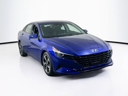 Used 2023 Hyundai Elantra SEL w/ Convenience Package image 3