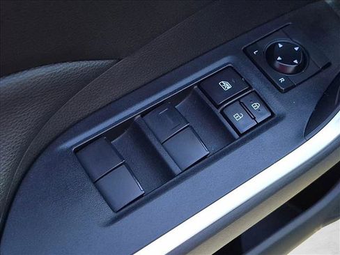 Used 2020 Toyota RAV4 LE FWD image 10