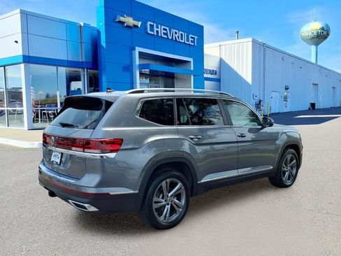 Used 2025 Volkswagen Atlas SEL AWD/4WD image 3