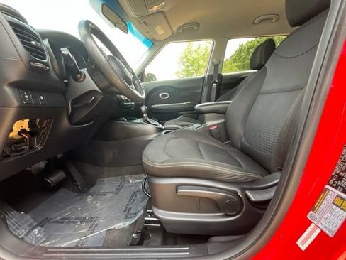 Used 2015 Kia Soul + FWD image 17