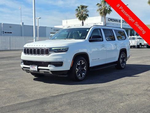 Certified 2024 Jeep Wagoneer L Series III w/ Flexible Seating Group image 3