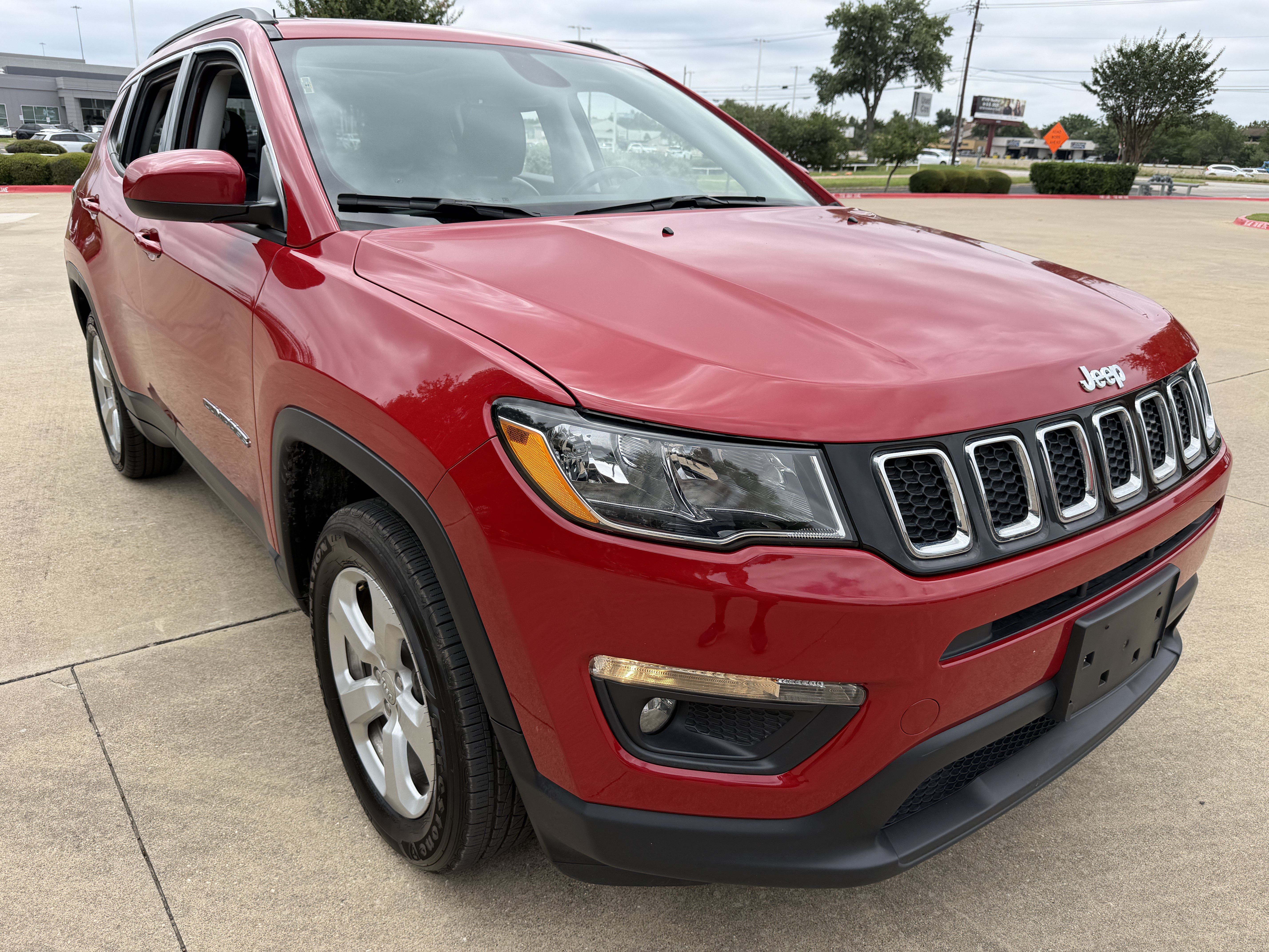 Used 2019 Jeep Compass Latitude w/ Popular Equipment Group AWD/4WD image 1
