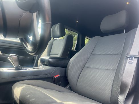 Used 2018 Jeep Grand Cherokee Laredo RWD image 2