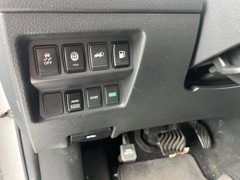 Used 2019 Nissan Rogue SV image 19