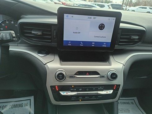Used 2022 Ford Explorer XLT image 23