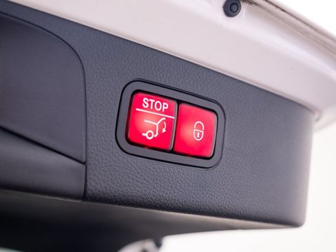 Used 2019 Mercedes-Benz GLC 300 4MATIC image 33