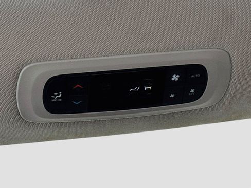 Used 2023 Chrysler Pacifica Touring-L FWD image 24