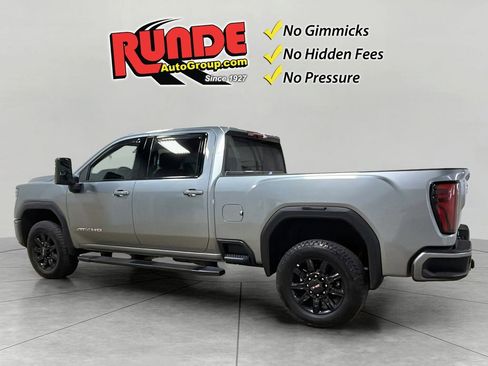 Used 2024 GMC Sierra 2500 AT4 image 3