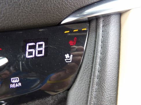 Used 2019 Cadillac XT5 Premium Luxury FWD image 21
