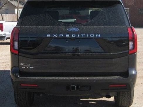 Used 2025 Ford Expedition Active AWD/4WD image 4