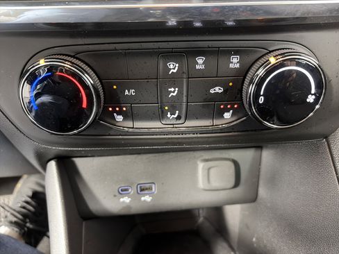 Certified 2024 Buick Encore GX Preferred w/ Comfort Package image 18