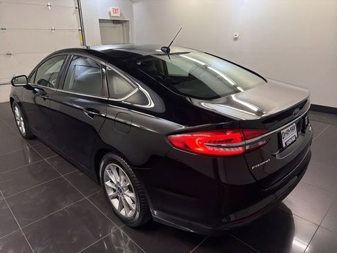 Certified 2017 Ford Fusion SE w/ Fusion SE Technology Package FWD image 4