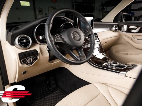 Used 2019 Mercedes-Benz GLC 300 4MATIC image 23