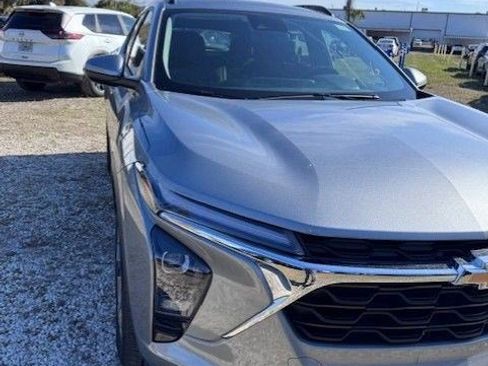 Used 2025 Chevrolet Trax LT w/ LT Convenience Package image 1