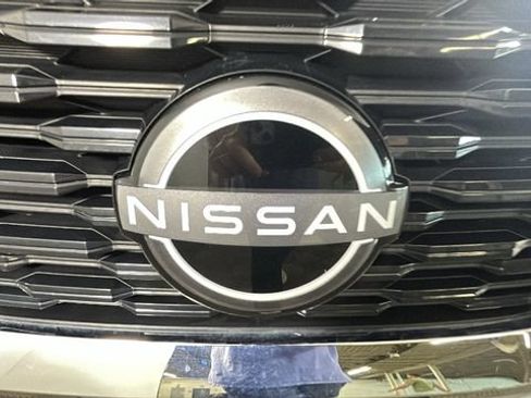 Used 2023 Nissan Rogue SL AWD/4WD image 8