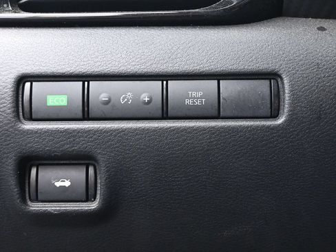 Used 2024 Nissan Sentra SV FWD image 19