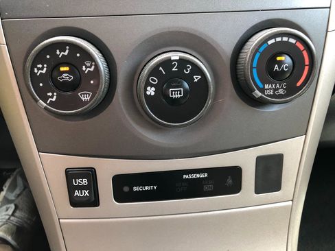 Used 2013 Toyota Corolla LE FWD image 23